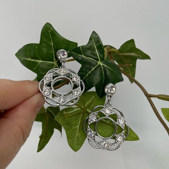 Vintage Sarah Coventry Dangling Drop Rhinestone Clip Earrings - Picture 12 of 13